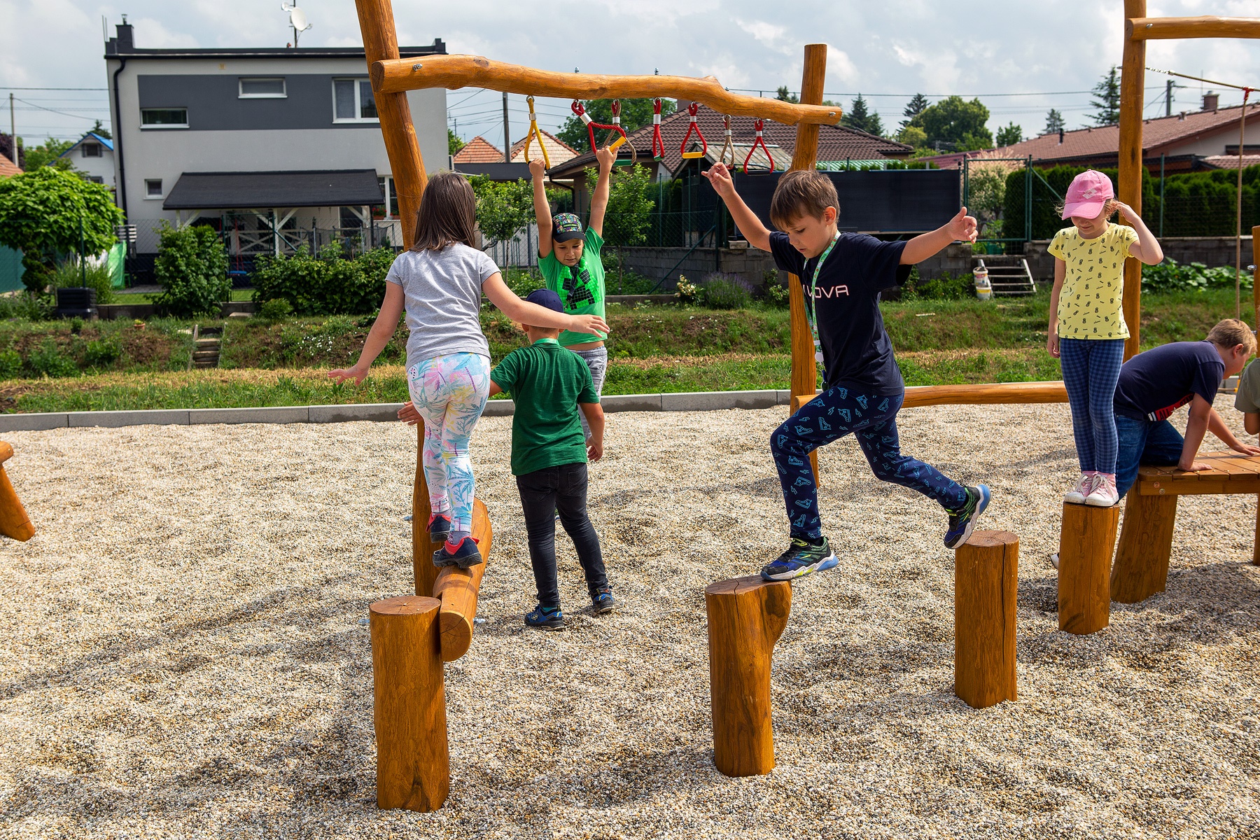 2022 06 09 golianovo slavnostne otvorenie detskeho ihriska rodinka deti ihrisku | WebJET CMS