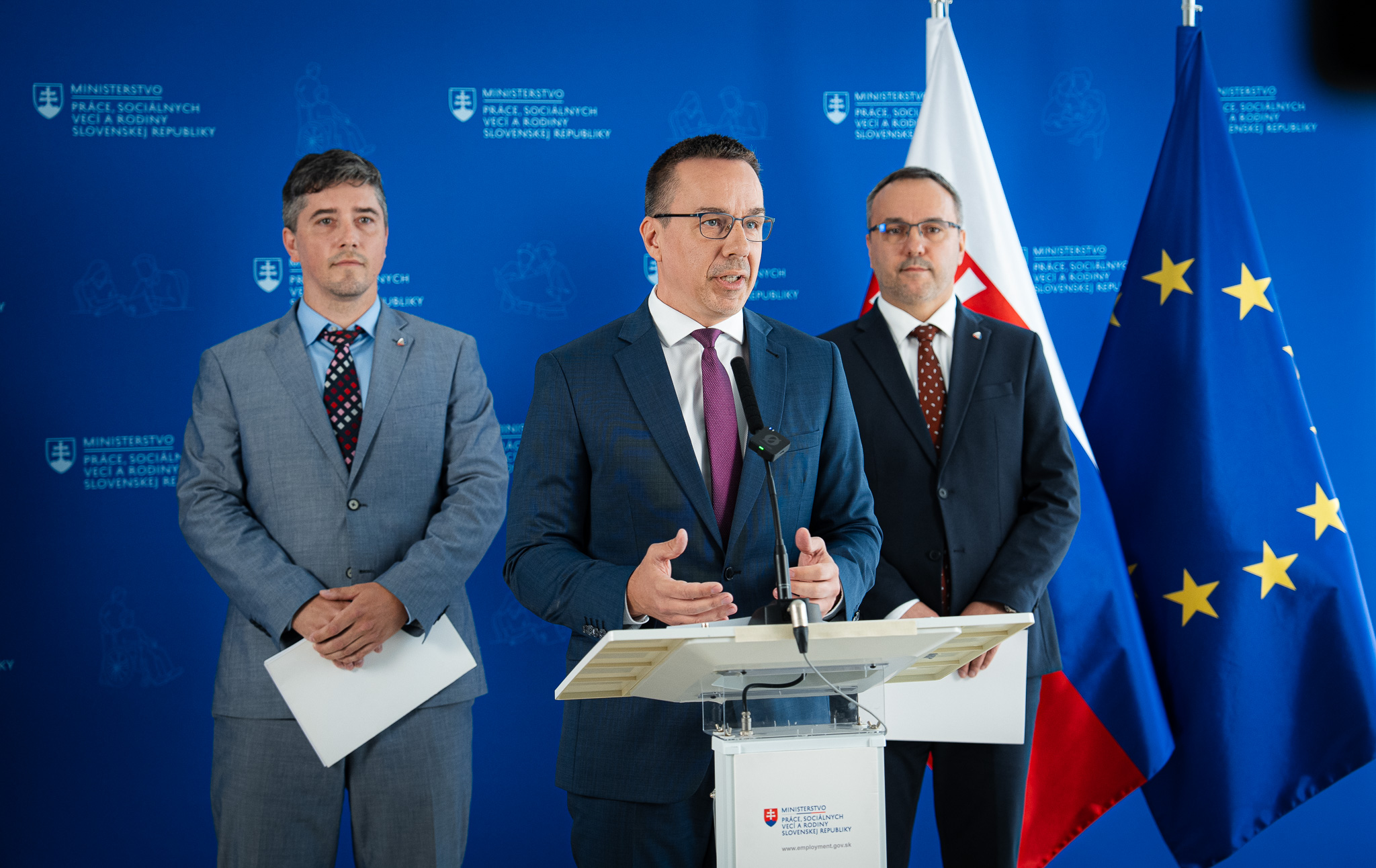 minister prace erik tomas vyplacani rodicovskeho dochodku 2 | WebJET CMS