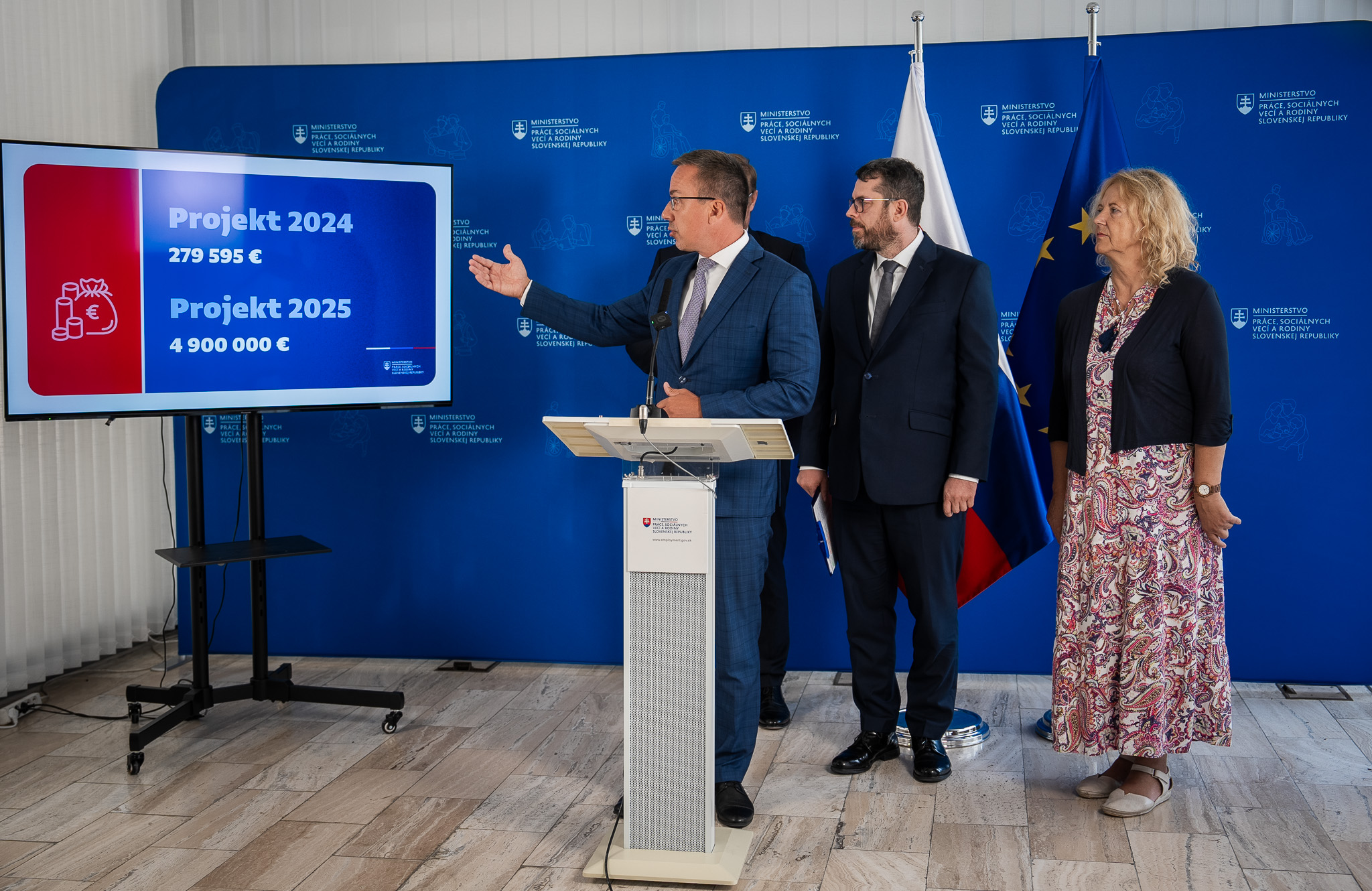 mpsvr tk minister prace e tomas k projektu odlahcovacej sluzby2 | WebJET CMS